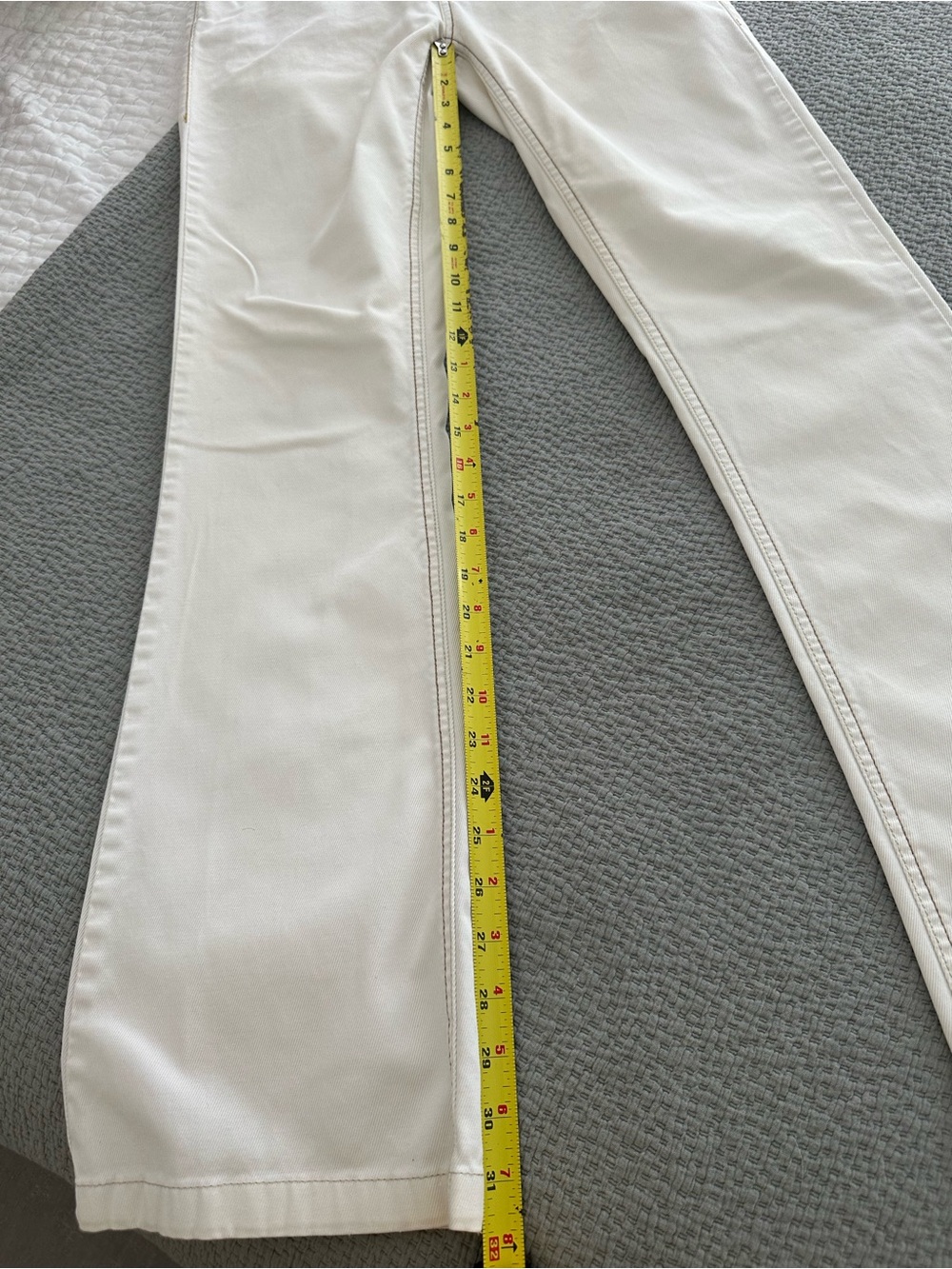 Twill Twenty Two Women's Cream Slim Straight Jeans W/ Flare - Picture 4 of 5